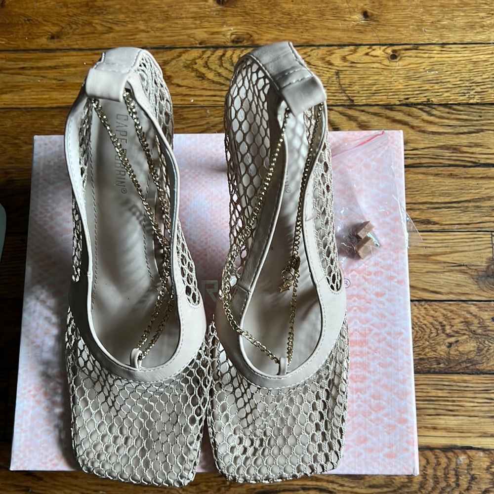 CAPE ROBBIN FAE NUDE SHOE (firm on price)